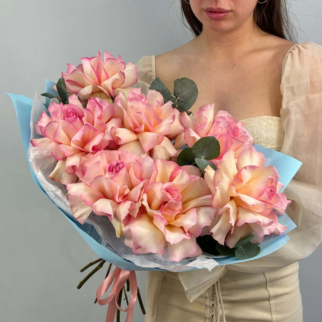 Букет из 7 роз в Санкт-Петербурге