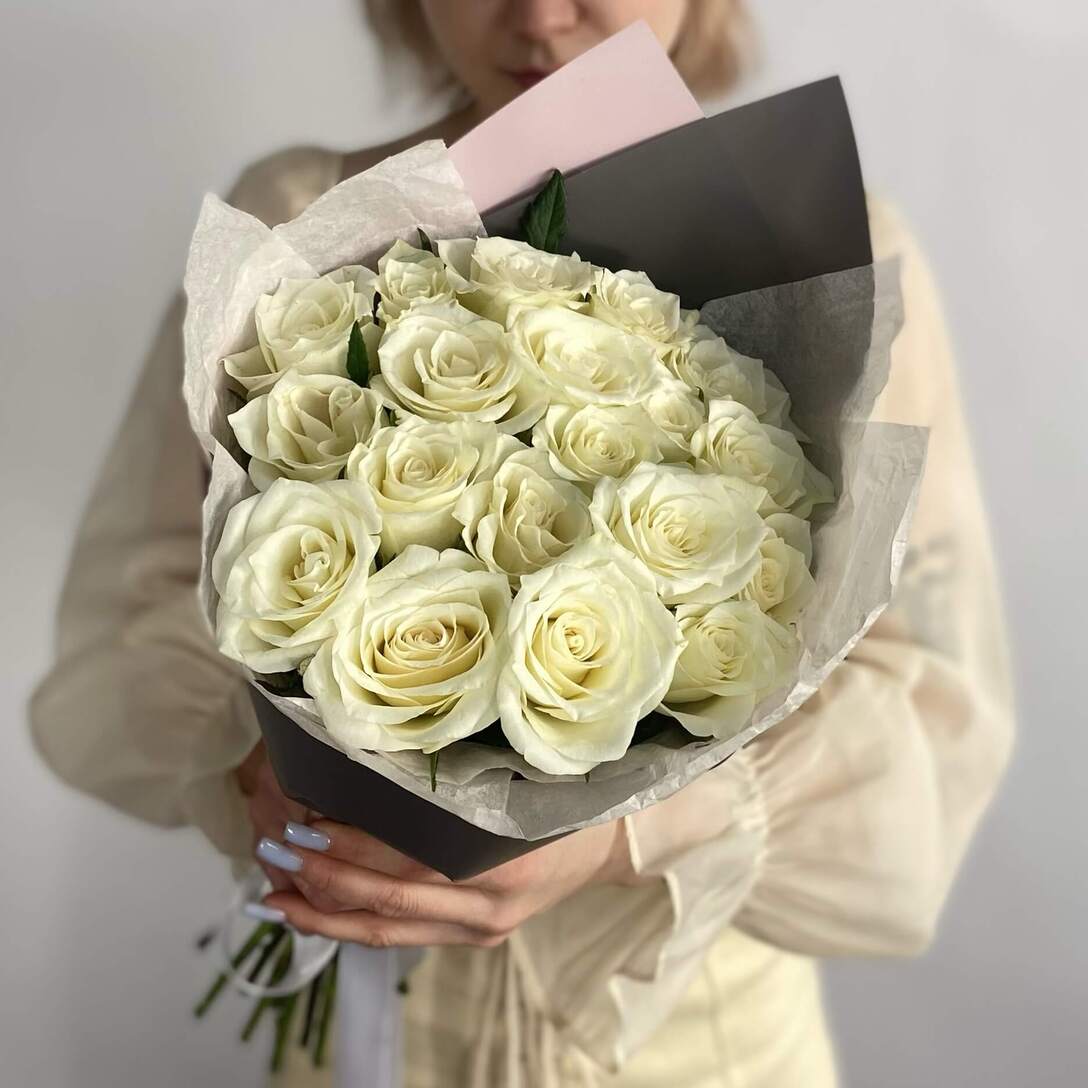 Купить 19 роз в СПБ