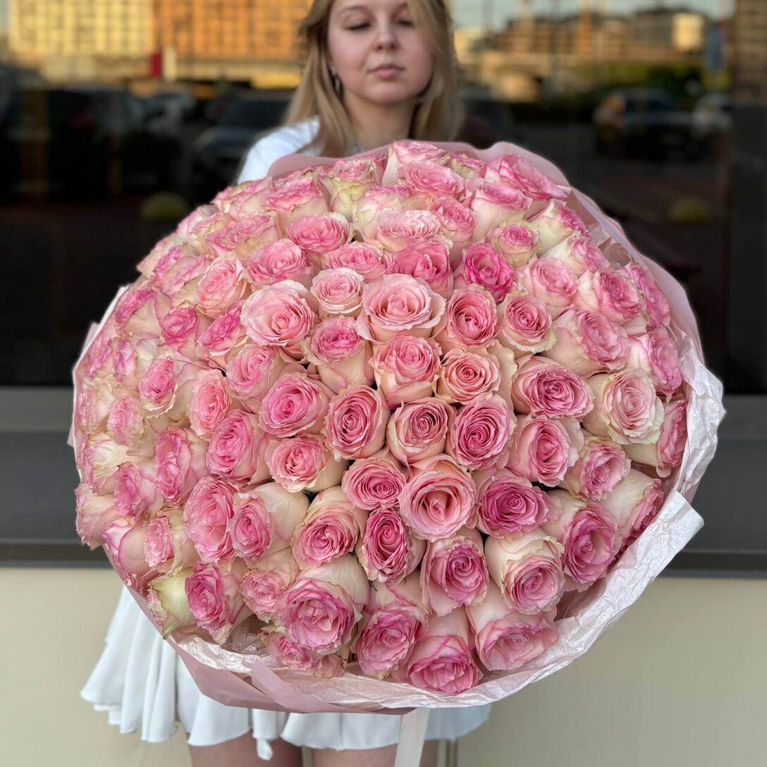 Купить 101 розу в Санкт-Петербурге