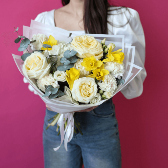 Авторский букет №248 из гортензии, нарциссов, роз и диантусов Фото 4