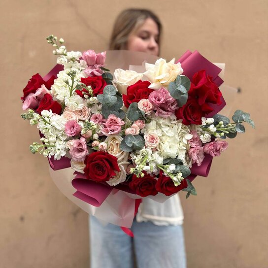 Авторский букет №252 из гортензии, роз, ароматной маттиолы и стойкой эутомы Фото 3