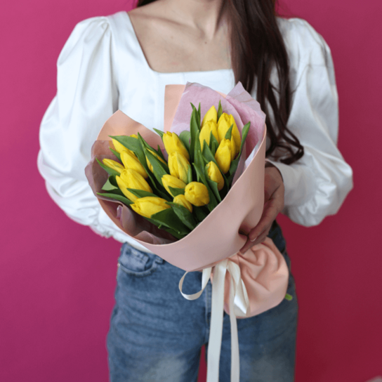 Монобукет №178 из 17 ярких желтых тюльпанов Фото 3