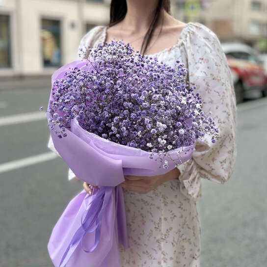 Монобукет №136, воздушная фиолетовая гипсофила, размер M