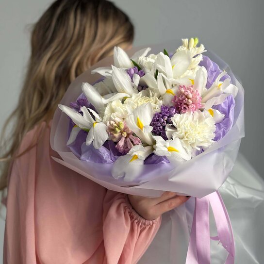 Авторский букет №206  из диантусов, ирисов и гиацинтов Фото 2