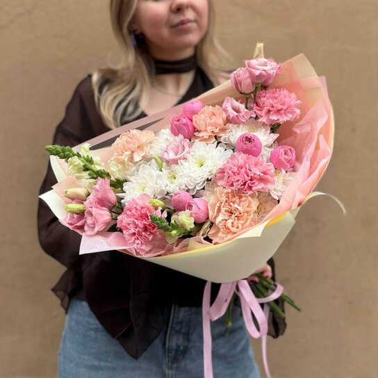 Авторский букет №192 Авторский букет "Свежий персик" из гвоздик, хризантем и эустомы Фото 3