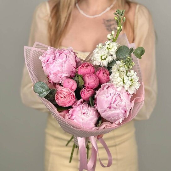 Авторский букет №278 Пионы и Пионовидная Роза