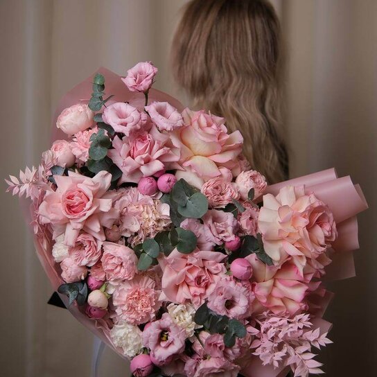 Авторский букет №200 Авторский букет "Шик" из гортензий, роз и лизиантуса