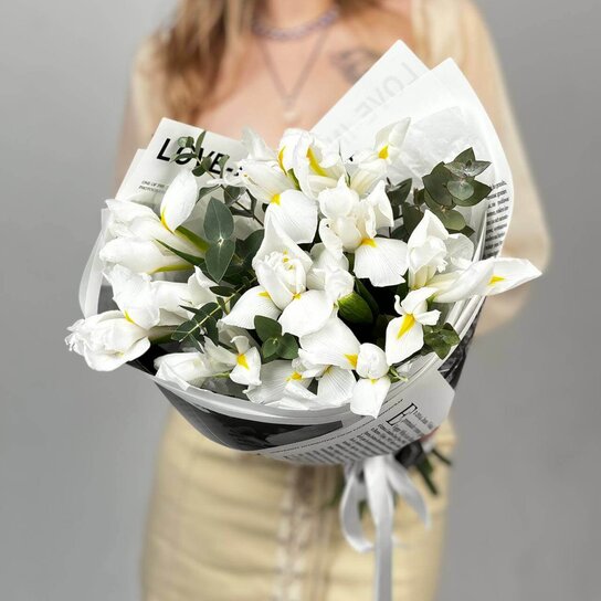 Монобукет №166 из 11 белоснежных ирисов