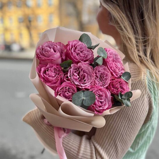 Монобукет №224 из пионовидной розы Эквадор с эвкалиптом Фото 5