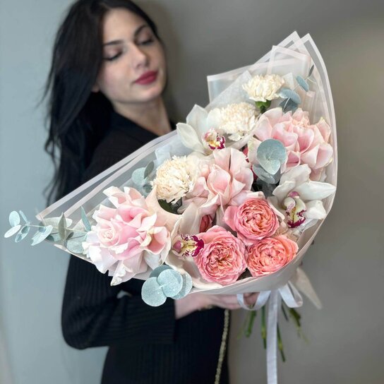 Авторский букет №189 Авторский букет "Пастель" из роз, гвоздик и орхидеи