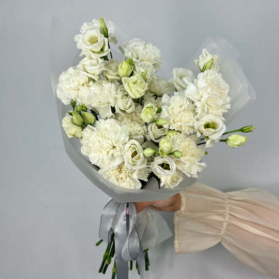 Авторский букет №116 с диантусами и эустомой