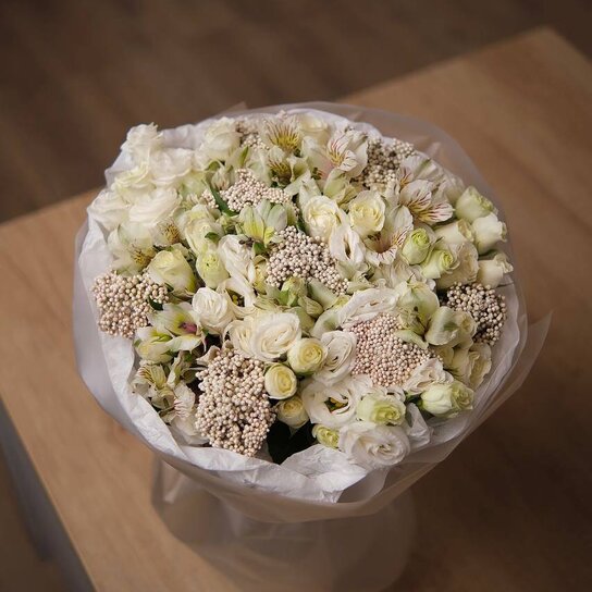 Авторский букет №202 Авторский букет из кустовых роз и альстромерий Фото 2