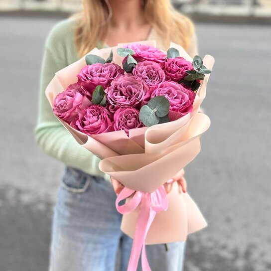 Монобукет №224 из пионовидной розы Эквадор с эвкалиптом Фото 3