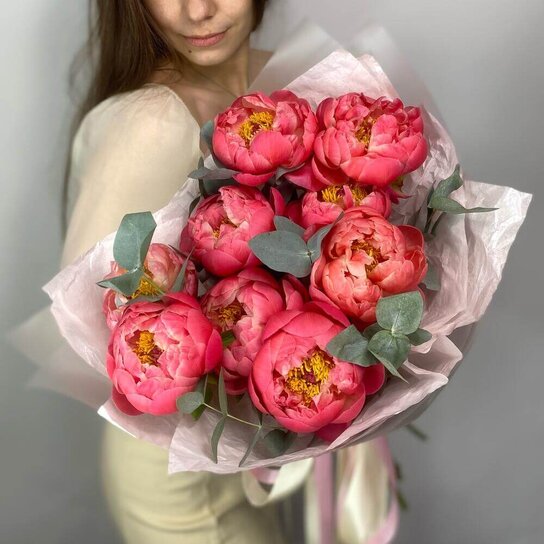 Монобукет №253 Пионы Coral Charm и эвкалипт Фото 2