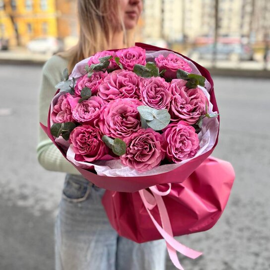 Монобукет №226 из пионовидной розы Эквадор с эвкалиптом Фото 4