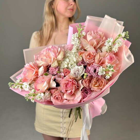 Авторский букет №273 Букет из пионовидных и французских