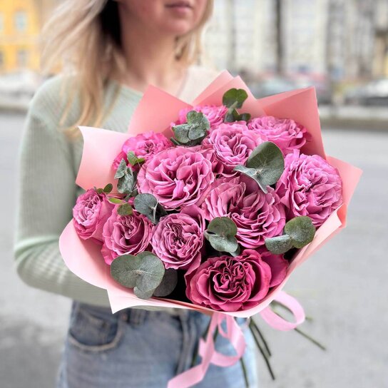 Монобукет №225 из пионовидной розы Эквадор с эвкалиптом Фото 2