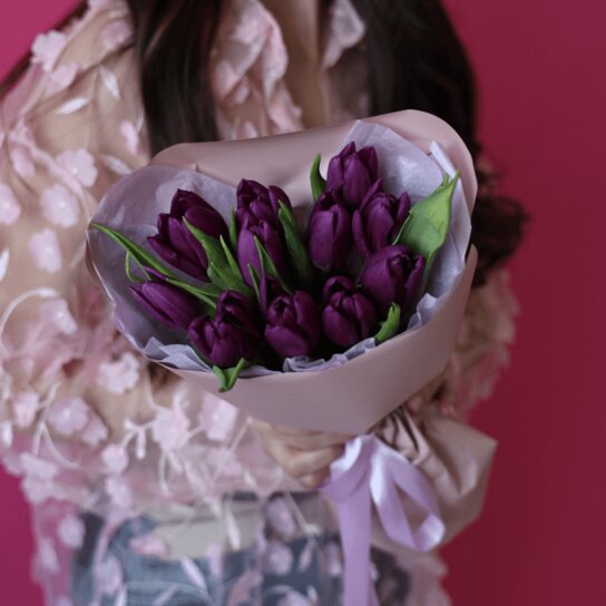 Монобукет №194 из 11 фиолетовых тюльпанов