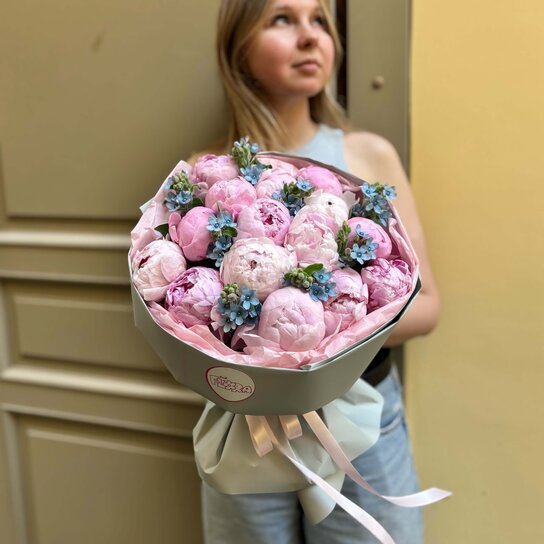 Авторский букет №376 пионы и незабудки Фото 3