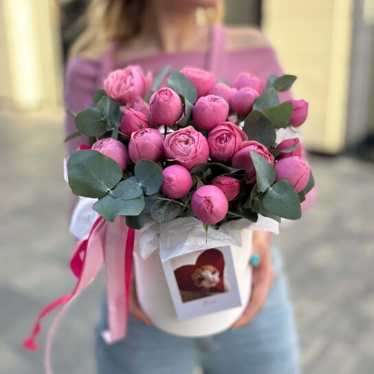 Композиция №194 в шляпной коробочке с кустовыми розами Сильва Пинк Фото 2