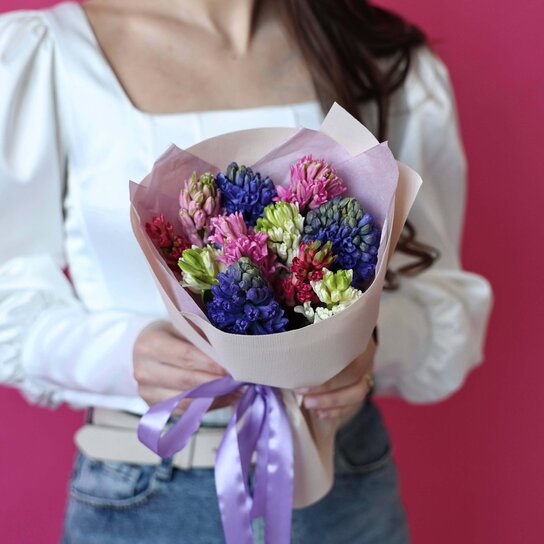 Монобукет №181 из 9 радужных гиацинтов