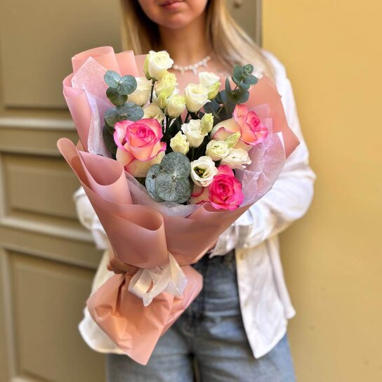 Авторский букет №256 из роз и устомы Фото 3
