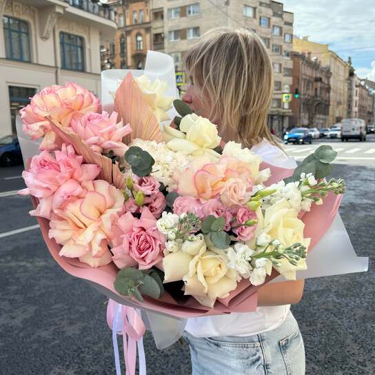 Авторский букет №129 бело-розовый