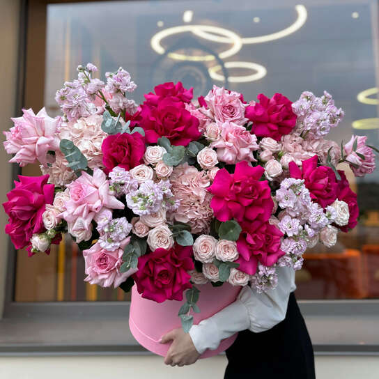 Композиция №122 из французских роз и маттиолы