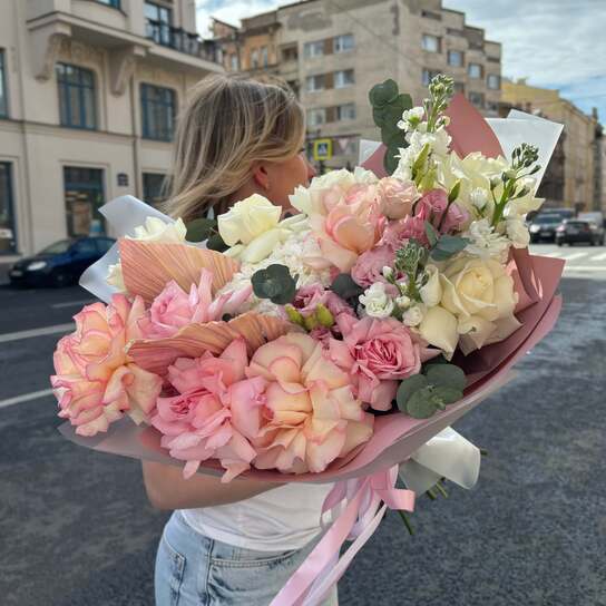 Авторский букет №129 бело-розовый