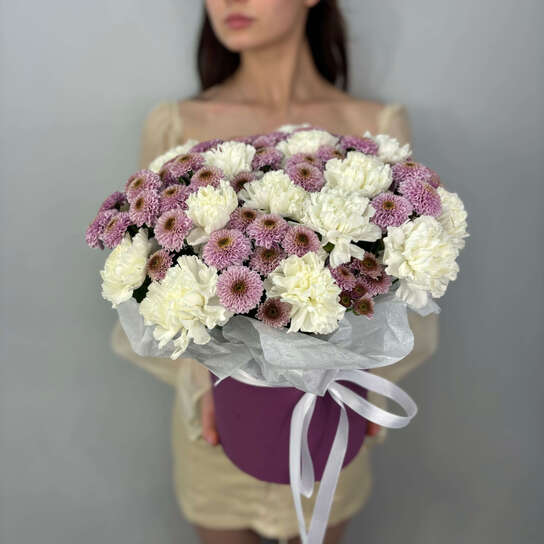 Композиция №116 из хризантем сантини и диантусов