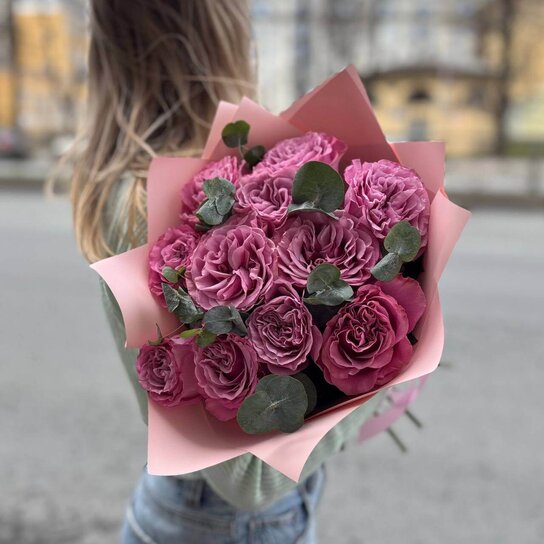 Монобукет №225 из пионовидной розы Эквадор с эвкалиптом Фото 4