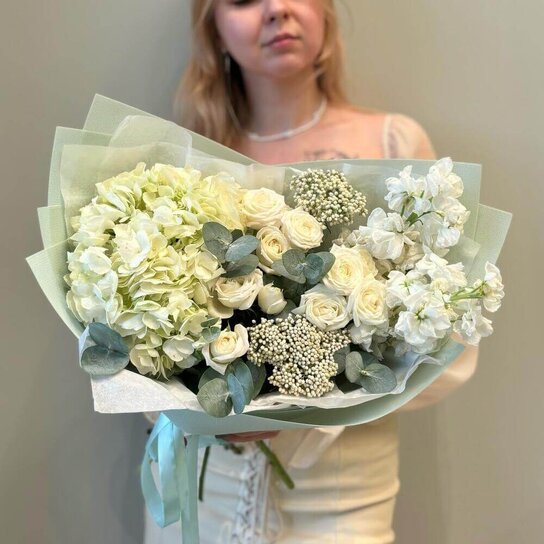 Авторский букет №269 Белый букет: Гортензия | Кустовая Роза | Озотамнус Фото 2