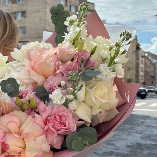 Авторский букет №129 бело-розовый