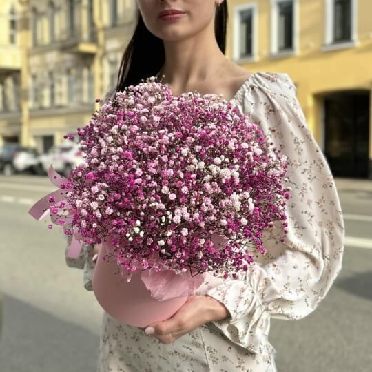 Композиция №114 с воздушной розовой гипсофилой, размер M