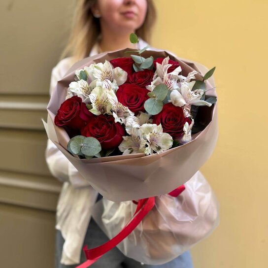Авторский букет №254 из роз, альстромерий и эвкалипта Фото 2