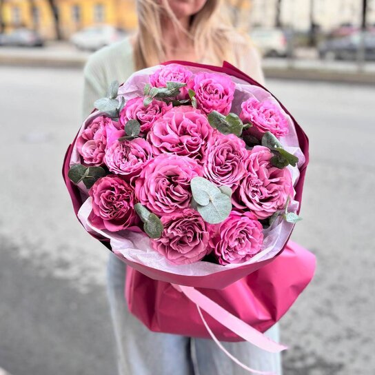 Монобукет №226 из пионовидной розы Эквадор с эвкалиптом Фото 5