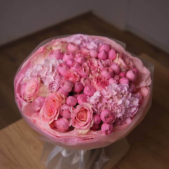 Авторский букет №203 Авторский букет "Полон любви" из роз и гортензий Фото 2