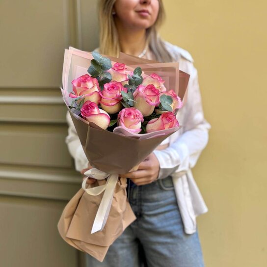 Монобукет №217 из 9 розовых роз и эвкалипта Фото 3