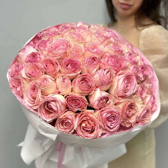 Монобукет №105, 51 Розовая роза 55см, Эквадор