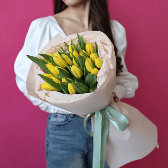 Монобукет №177 из 25 ярких желтых тюльпанов