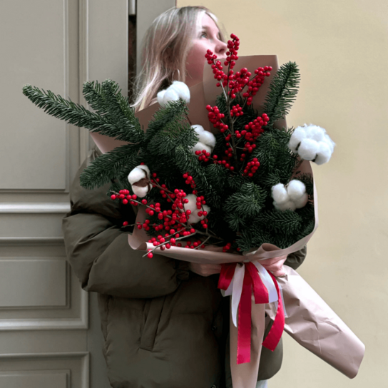 Авторский букет №174 Авторский букет "Елочка в вазе" из нобилиса, илекса и натурального хлопка