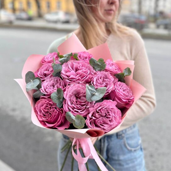 Монобукет №225 из пионовидной розы Эквадор с эвкалиптом