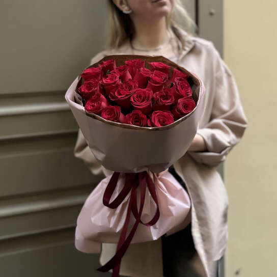 Монобукет №153, 19 красных кенийских роз 40см