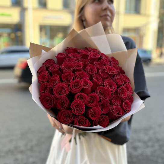 Монобукет №139, 51 красная кенийская роза