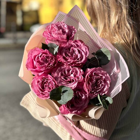 Монобукет №223 из пионовидной розы Эквадор с эвкалиптом Фото 3