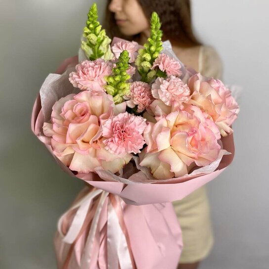 Авторский букет №263 Французские розы и розовые диантусы Фото 3