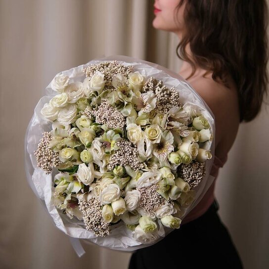 Авторский букет №202 Авторский букет из кустовых роз и альстромерий