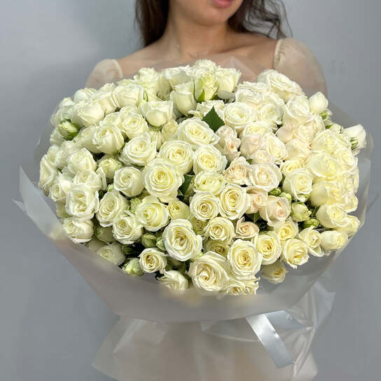 Монобукет №107, 45 кустовых белых роз 55 см, Эквадор
