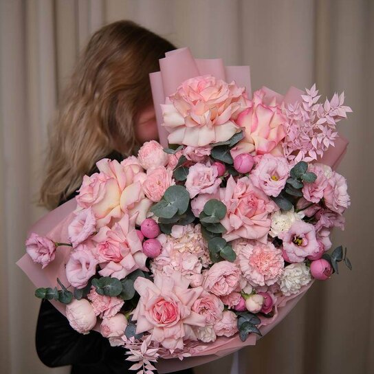 Авторский букет №200 Авторский букет "Шик" из гортензий, роз и лизиантуса Фото 3