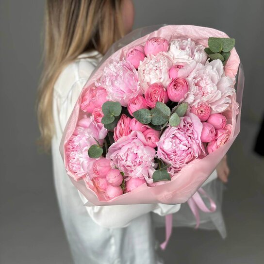 Авторский букет №228 из кустовых роз и пионов Фото 3